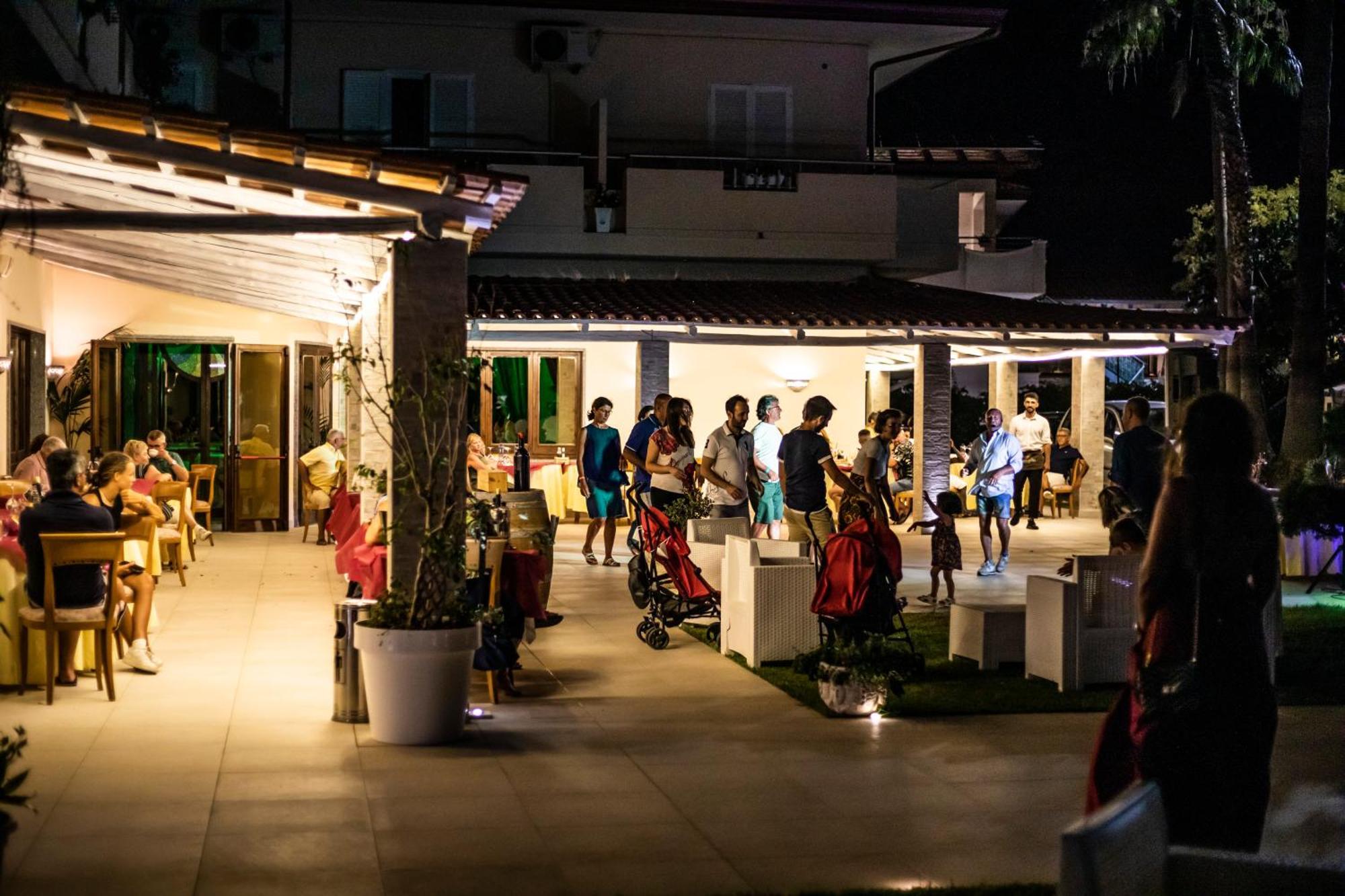 Hotel Calabrisella Calabria ภายนอก รูปภาพ